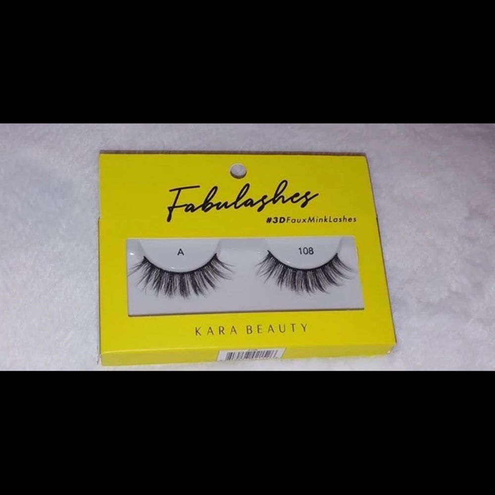 Mink Eyelashes   come with 3 pairs of eyelashes